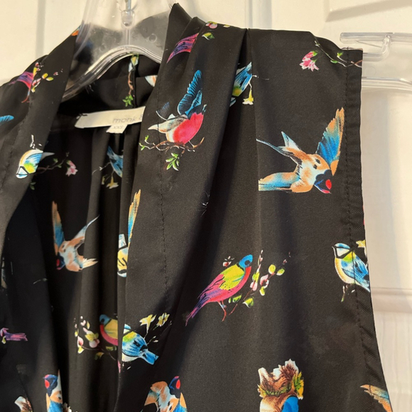 Monk & Lou Multi Bird Print Sleeveless Shawl Collar Blouse XXS Black - Picture 12 of 16